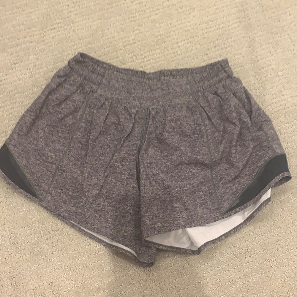 Lululemon hotty hot shorts (tall 6)